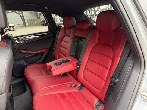 Used 2023 Porsche Macan Turbo image 18