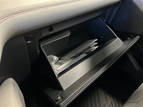 Used 2025 Ford Explorer Active w/ Active Comfort Package image 38