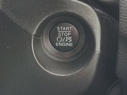 Certified 2019 Jeep Compass Latitude w/ Cold Weather Group image 19