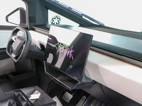 Used 2024 Tesla Cybertruck AWD Crew Cab image 23