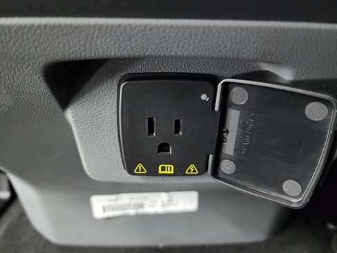 Used 2025 Ford F250 XLT w/ Black Appearance Package image 39