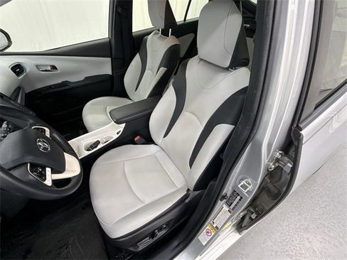 Used 2018 Toyota Prius Four image 11