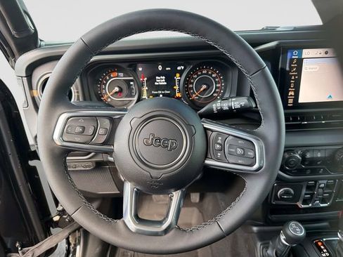 New 2026 Jeep Wrangler Unlimited Sahara AWD/4WD image 27