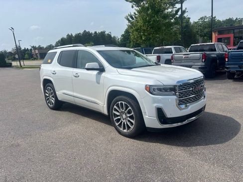 Used 2023 GMC Acadia Denali w/ Denali Ultimate Package AWD/4WD image 4