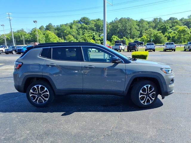 Used 2024 Jeep Compass Limited AWD/4WD image 2