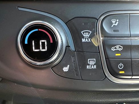 Used 2023 Chevrolet Traverse LT AWD/4WD image 24