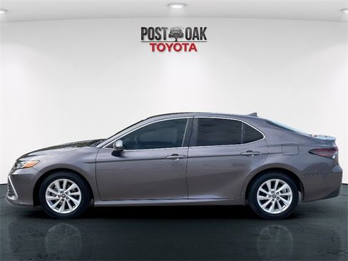 Used 2023 Toyota Camry LE image 4
