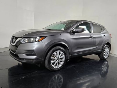 Used 2022 Nissan Rogue Sport S image 2