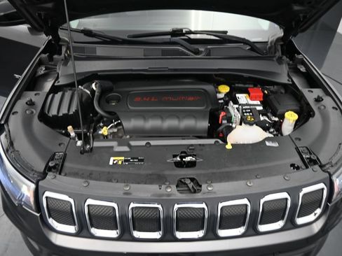 Used 2022 Jeep Compass Latitude FWD image 14