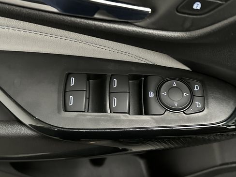 Used 2025 Chevrolet Trax LT w/ LT Convenience Package FWD image 17