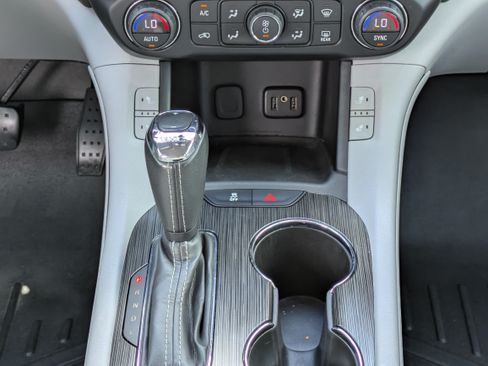 Used 2019 GMC Acadia SLT FWD image 17