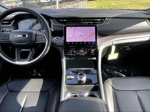 New 2025 Jeep Grand Cherokee Limited w/ Black Appearance Package image 6
