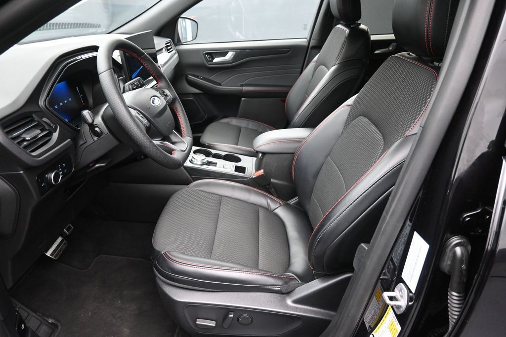 Used 2024 Ford Escape ST-Line w/ Tech Pack #1 AWD/4WD image 21