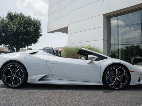 Used 2020 Lamborghini Huracan EVO image 5