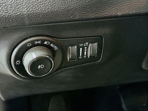 Used 2018 Jeep Compass Trailhawk w/ Cold Weather Group AWD/4WD image 10
