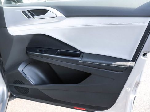 New 2025 Volkswagen Taos SE image 43