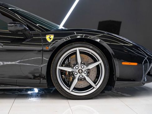 Used 2018 Ferrari 488 Spider RWD image 10