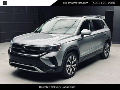 Used 2022 Volkswagen Taos SE w/ Panoramic Sunroof Package