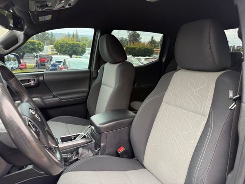 Used 2021 Toyota Tacoma TRD Off-Road AWD/4WD image 14