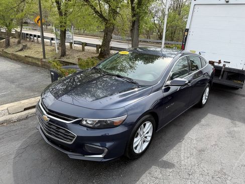 Used 2016 Chevrolet Malibu LT w/ Leather Package image 2