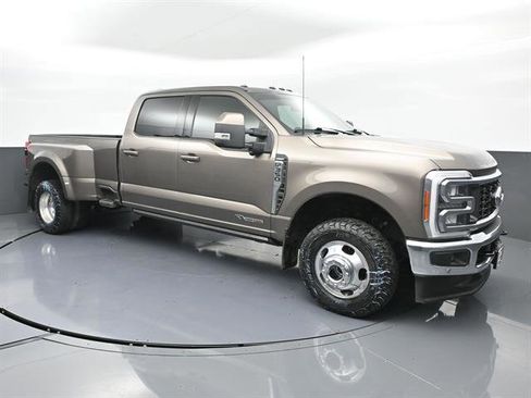 Used 2023 Ford F350 Lariat w/ Lariat Ultimate Package AWD/4WD image 2