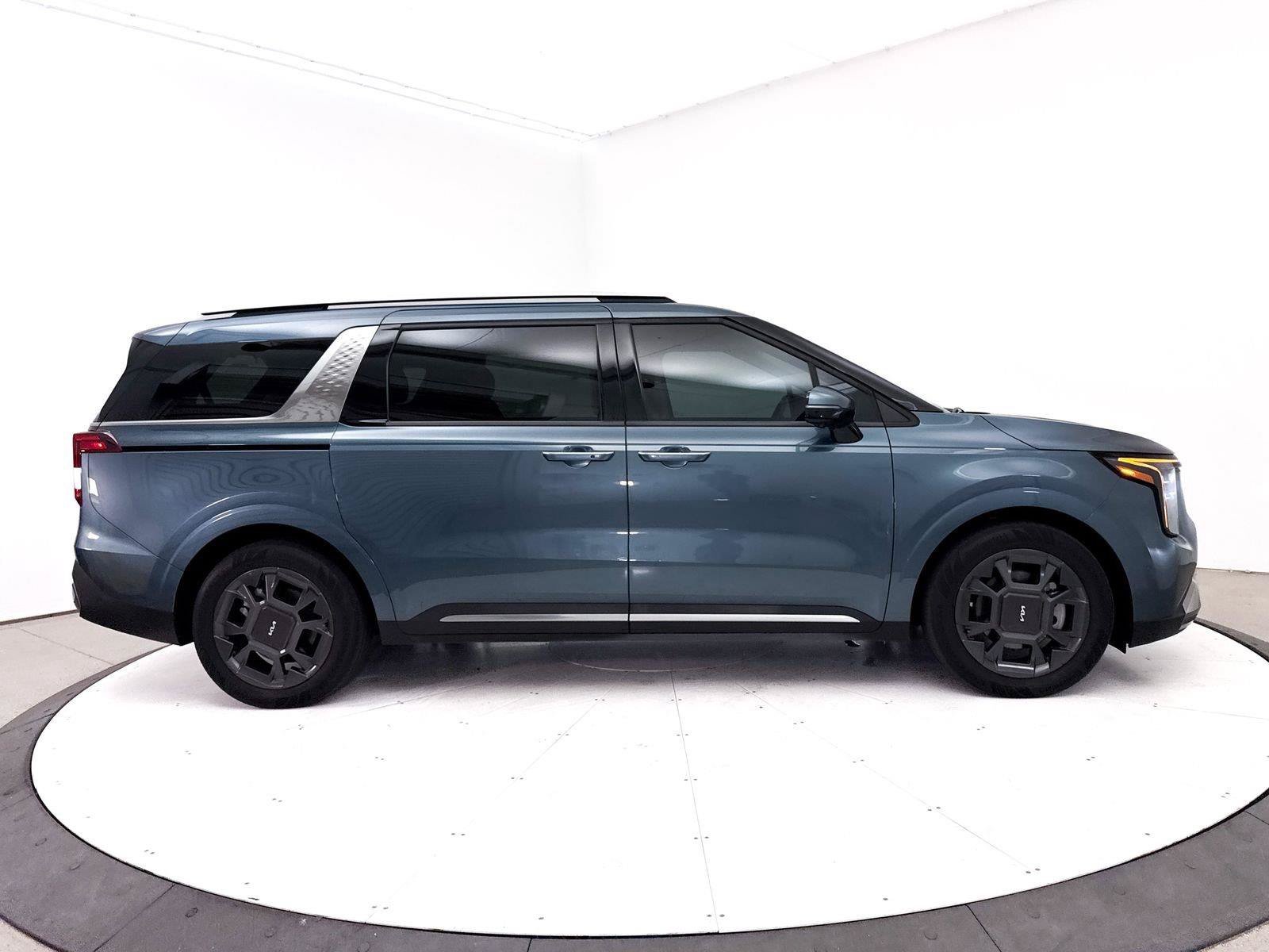 Used 2025 Kia Carnival SX FWD image 40