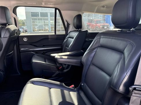 Used 2025 Lincoln Navigator Reserve AWD/4WD image 11