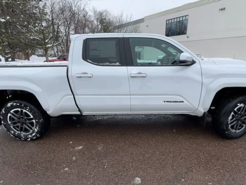 New 2025 Toyota Tacoma TRD Sport image 9