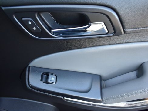 Used 2018 Chevrolet Suburban LT image 15