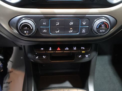Used 2022 GMC Canyon Denali w/ Denali Black Edition Package AWD/4WD image 28