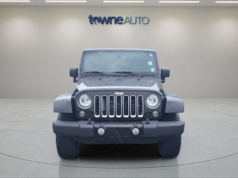Used 2016 Jeep Wrangler Unlimited Sahara w/ Connectivity Group AWD/4WD image 8