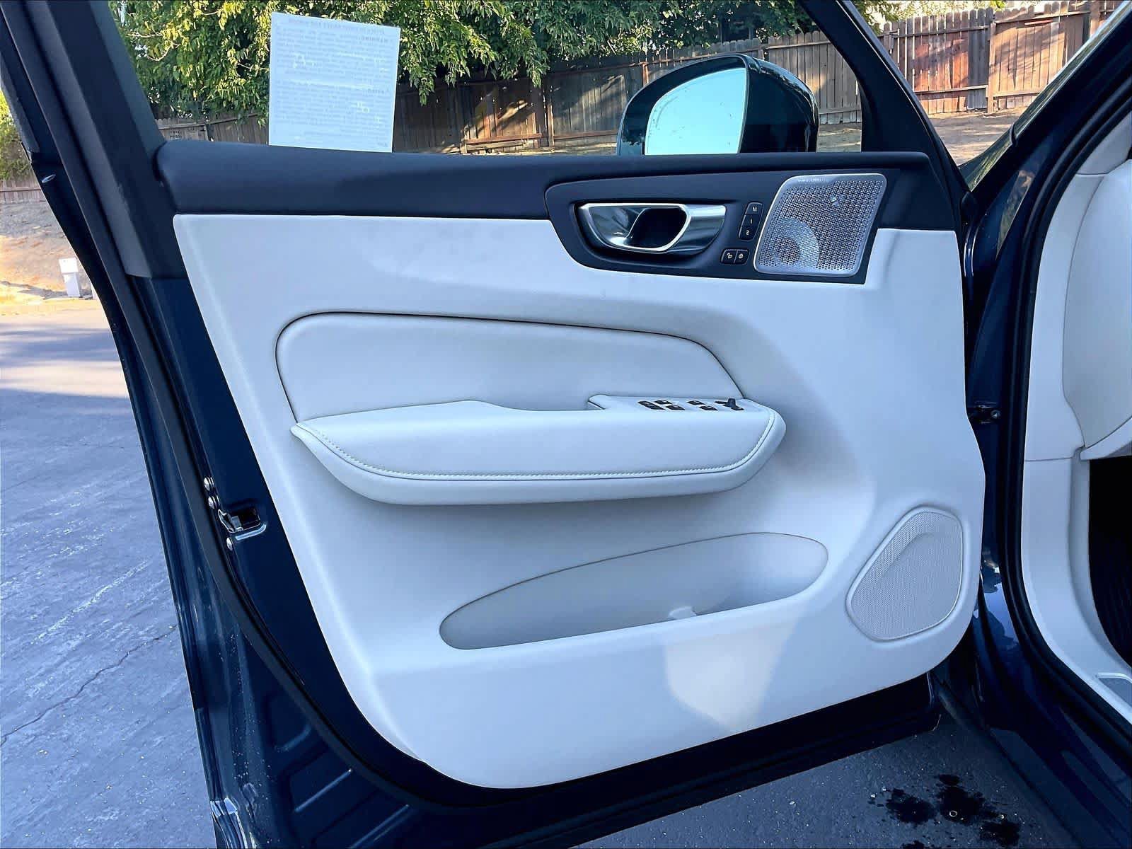 New 2027 Volvo XC60 T8 Ultra AWD/4WD image 24