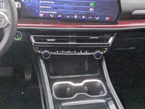 Certified 2024 Chevrolet Traverse Z71 image 17