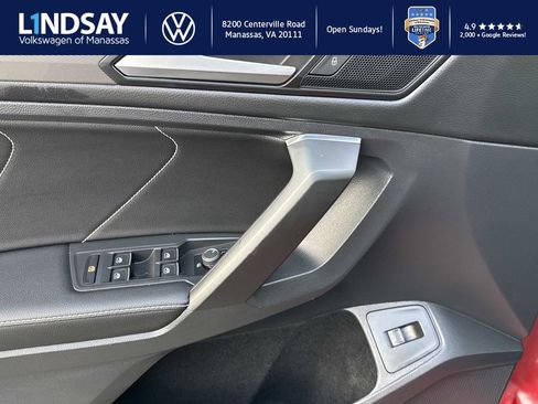 Used 2022 Volkswagen Tiguan SE w/ Panoramic Sunroof Package image 17