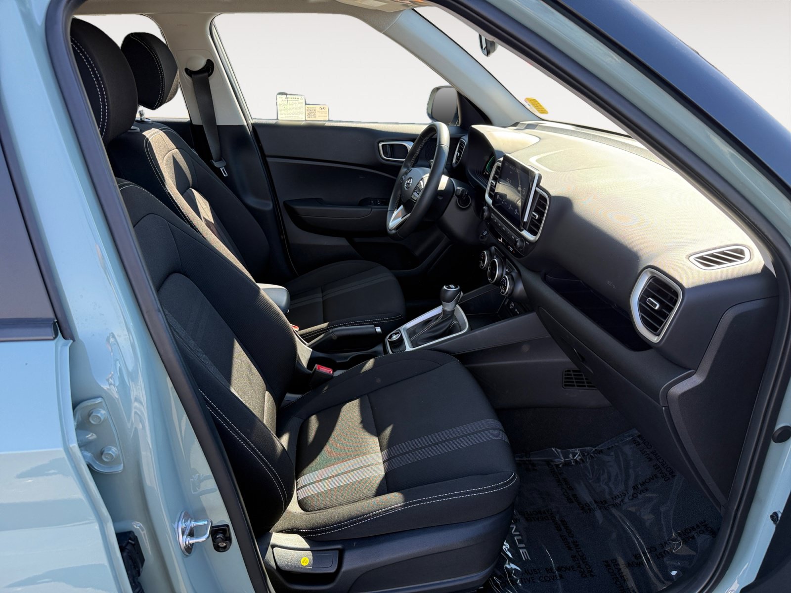 Certified 2025 Hyundai Venue SEL FWD image 19