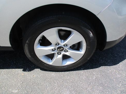 Used 2019 Kia Soul image 28