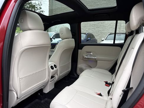 New 2025 Mercedes-Benz GLB 250 image 13