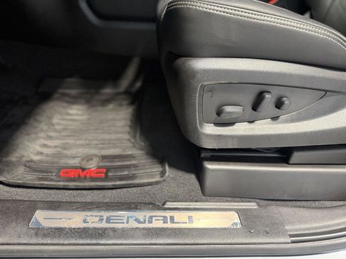 Used 2019 GMC Yukon Denali w/ Open Road Package image 16