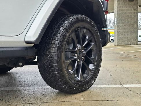 Used 2025 Jeep Wrangler Unlimited Sahara image 15