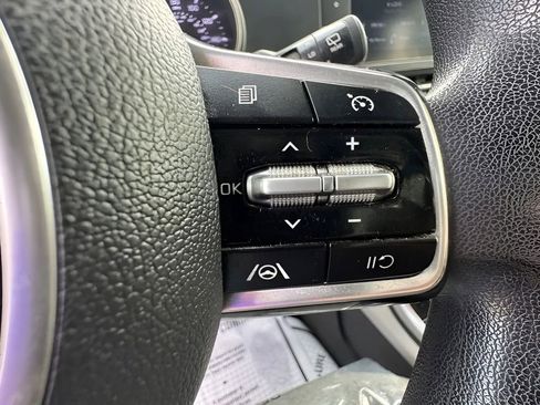 Used 2022 Kia Carnival LX image 28