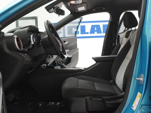 Used 2025 Chevrolet Trax RS w/ Driver Confidence Package FWD image 5