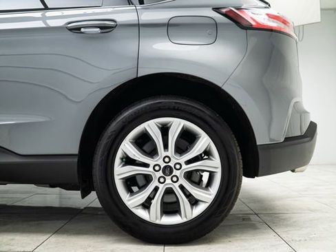 Used 2024 Ford Edge Titanium image 34