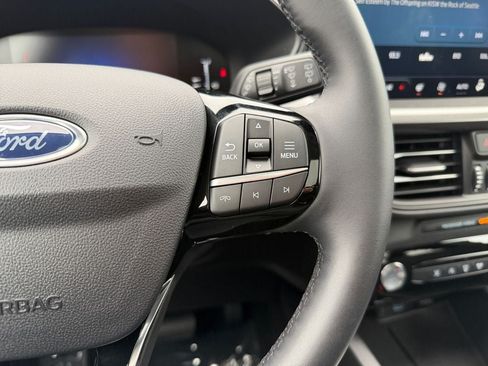 Used 2023 Ford Escape Active w/ Tech Pack #1 AWD/4WD image 16