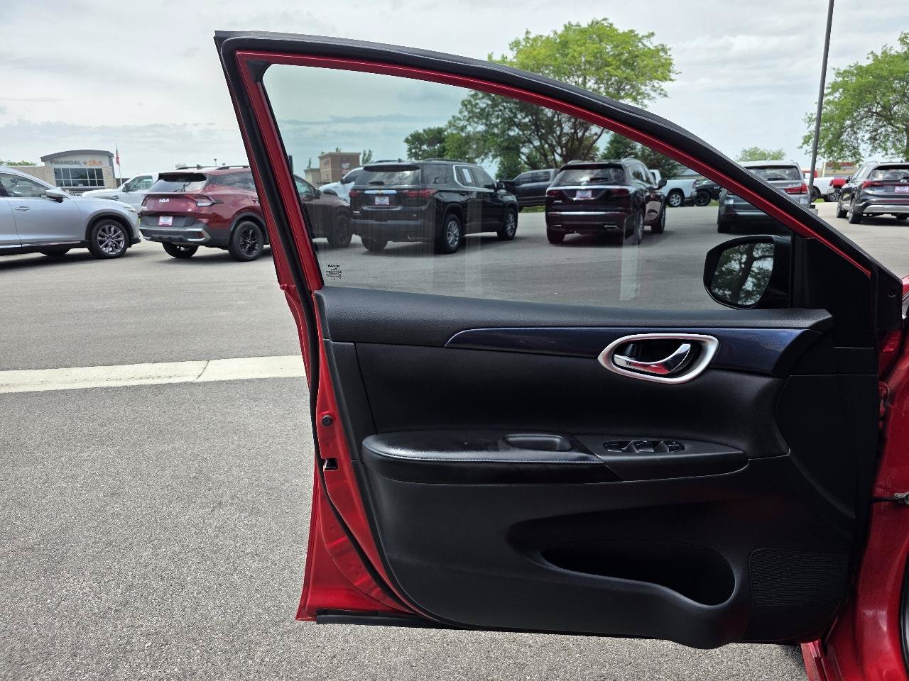 Used 2019 Nissan Sentra SR Turbo FWD image 2