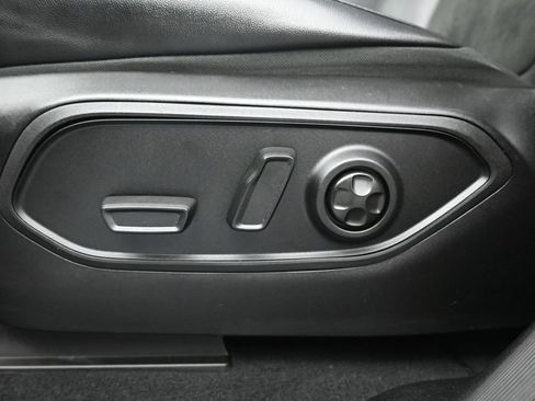 Used 2025 Jeep Grand Cherokee 4WD image 30