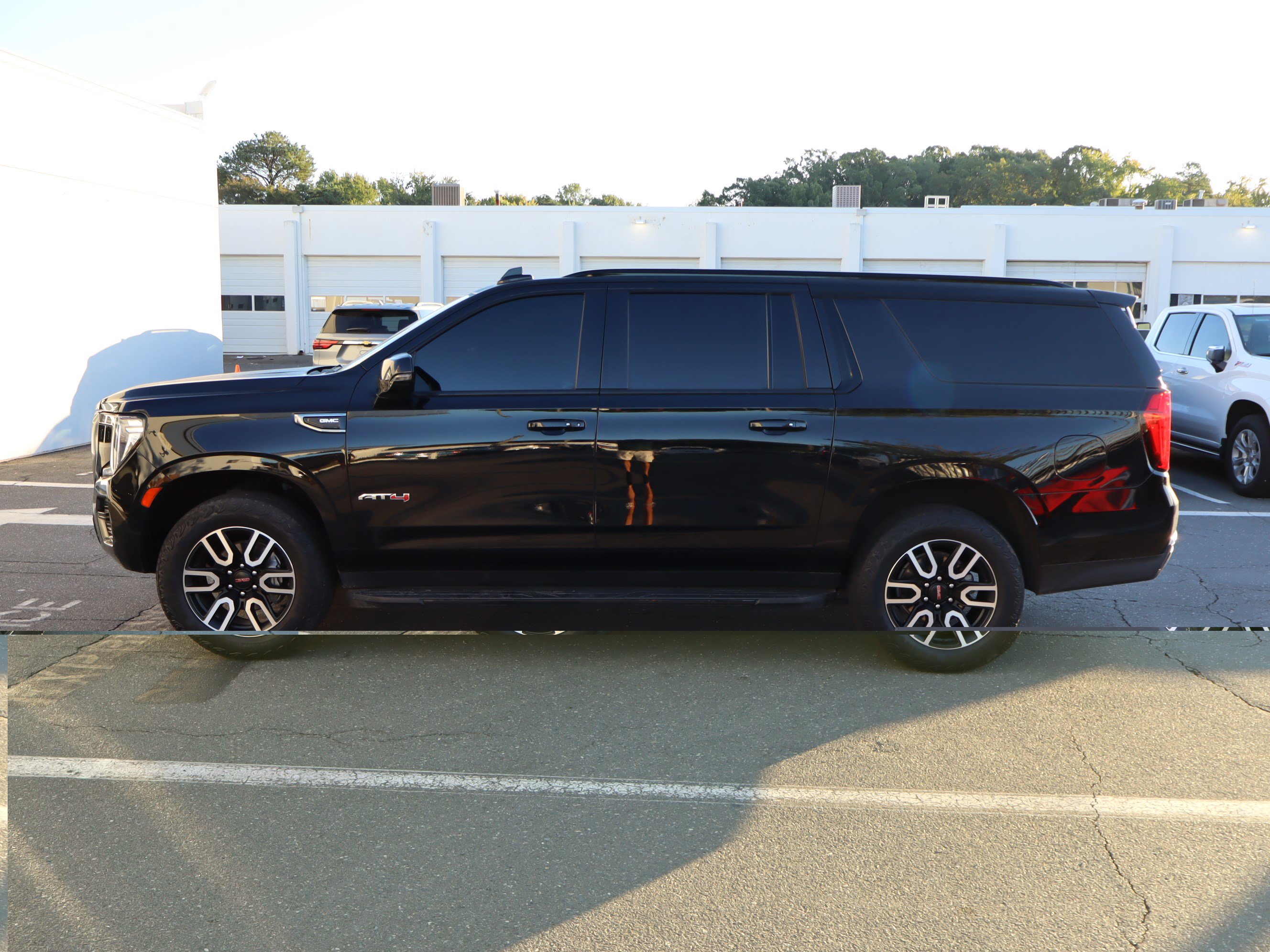 Used 2023 GMC Yukon XL AT4 AWD/4WD image 18