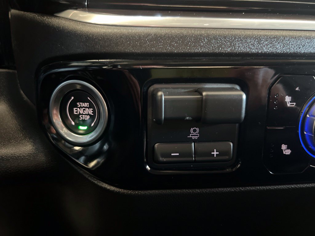 Used 2025 GMC Sierra 1500 SLT AWD/4WD image 54