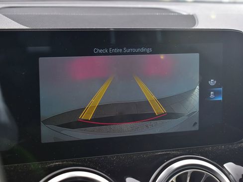 Certified 2022 Mercedes-Benz GLB 250 4MATIC image 19