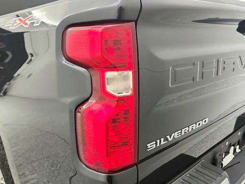 Used 2022 Chevrolet Silverado 1500 LT image 15