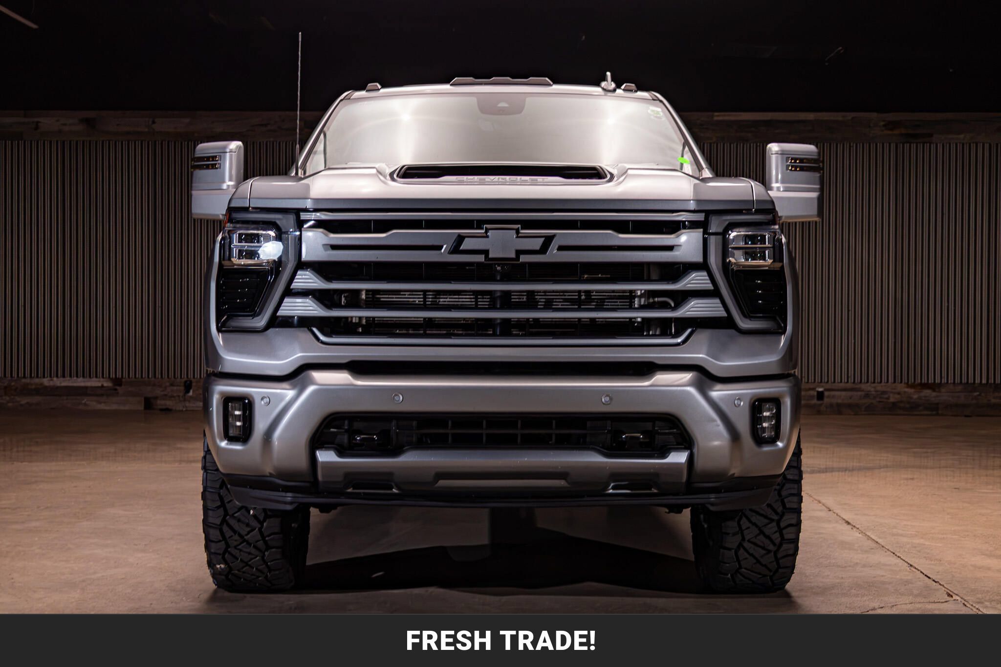 Used 2024 Chevrolet Silverado 3500 High Country w/ High Country Premium Package AWD/4WD image 3